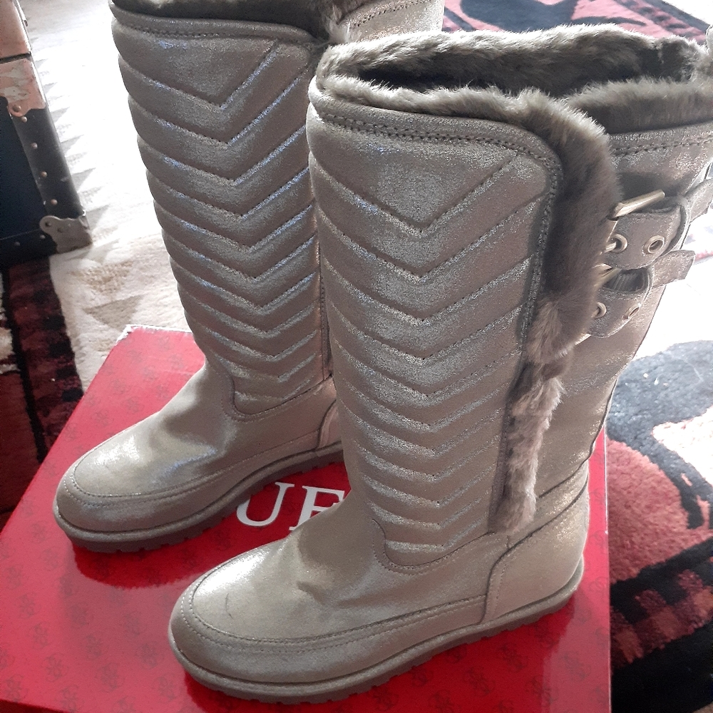 NIB Gold Guess Ferrah Moonboots 6 6.6
